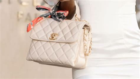 Borsa Chanel falsa: ecco come riconoscerla